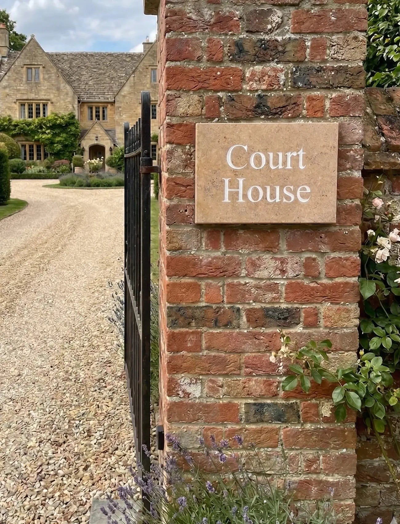 files/limestone-house-sign-banner-mobile.webp