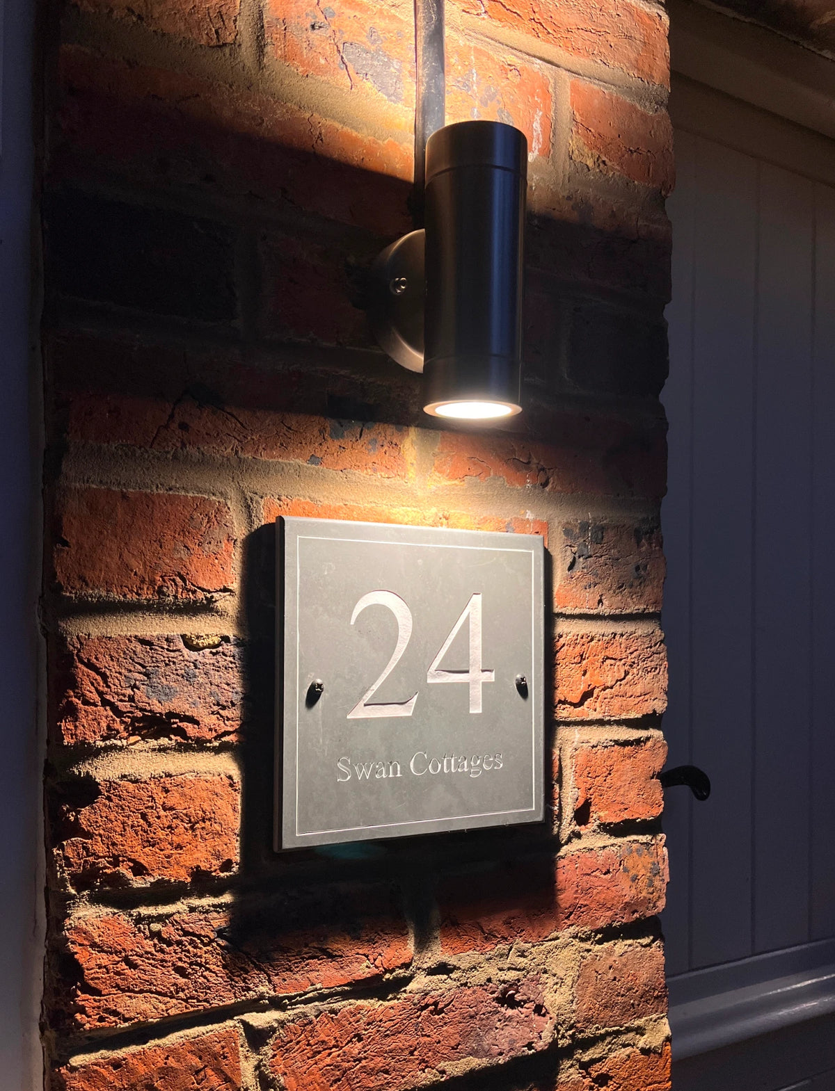 Mains | Up & Down Light